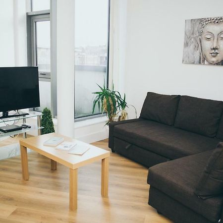 Serviced Apartment In Liverpool City Centre - Free Parking - Balcony - By Happy Days Εξωτερικό φωτογραφία