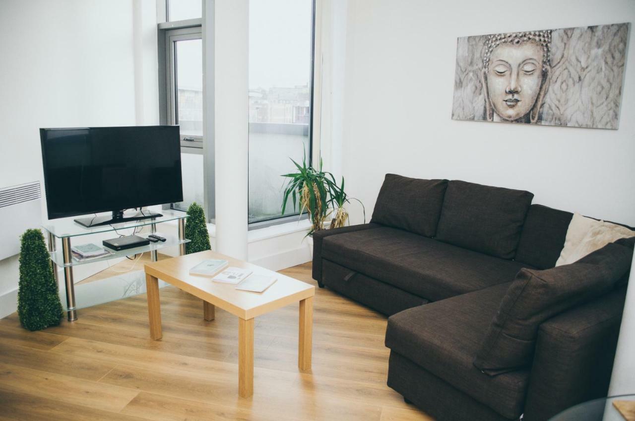 Serviced Apartment In Liverpool City Centre - Free Parking - Balcony - By Happy Days Εξωτερικό φωτογραφία