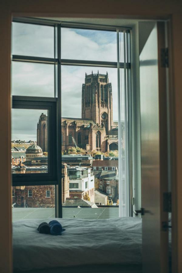 Serviced Apartment In Liverpool City Centre - Free Parking - Balcony - By Happy Days Εξωτερικό φωτογραφία