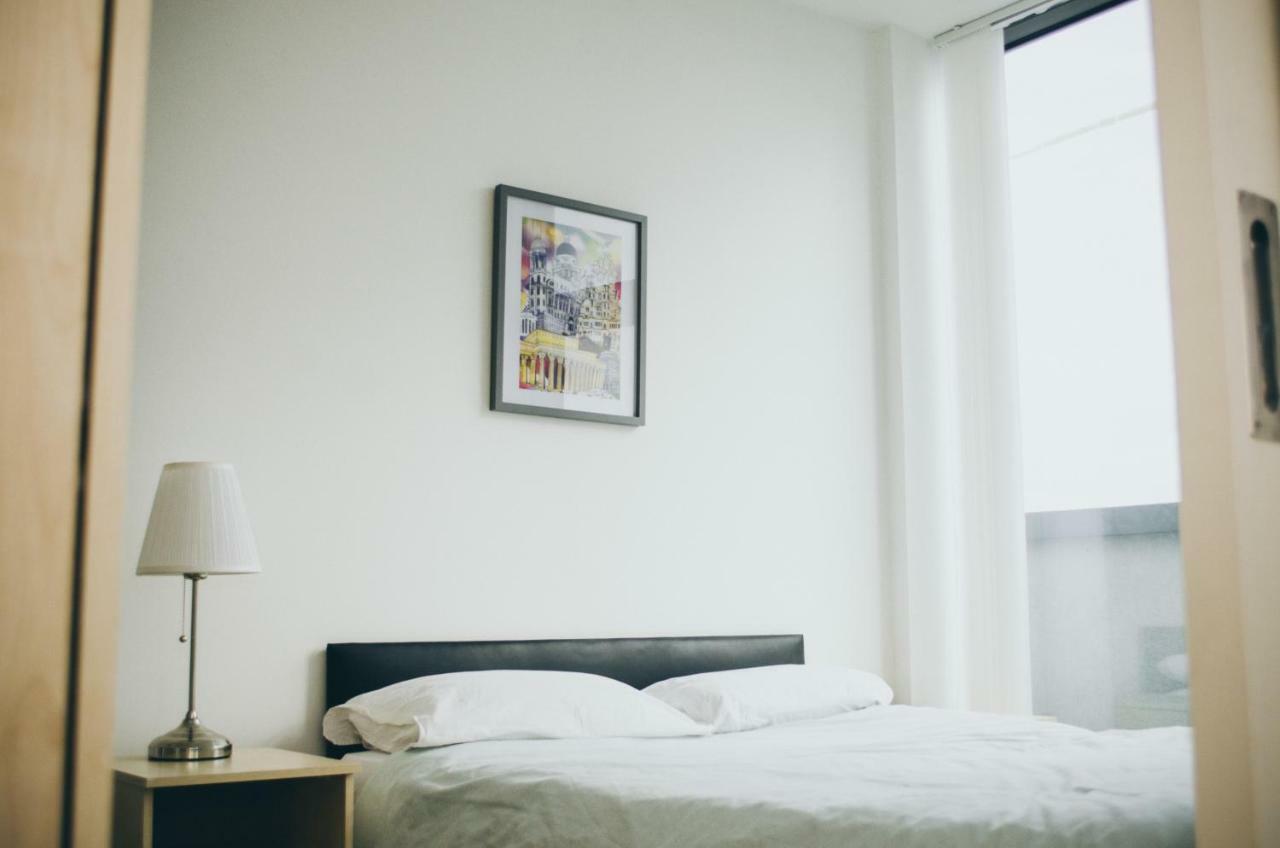 Serviced Apartment In Liverpool City Centre - Free Parking - Balcony - By Happy Days Εξωτερικό φωτογραφία