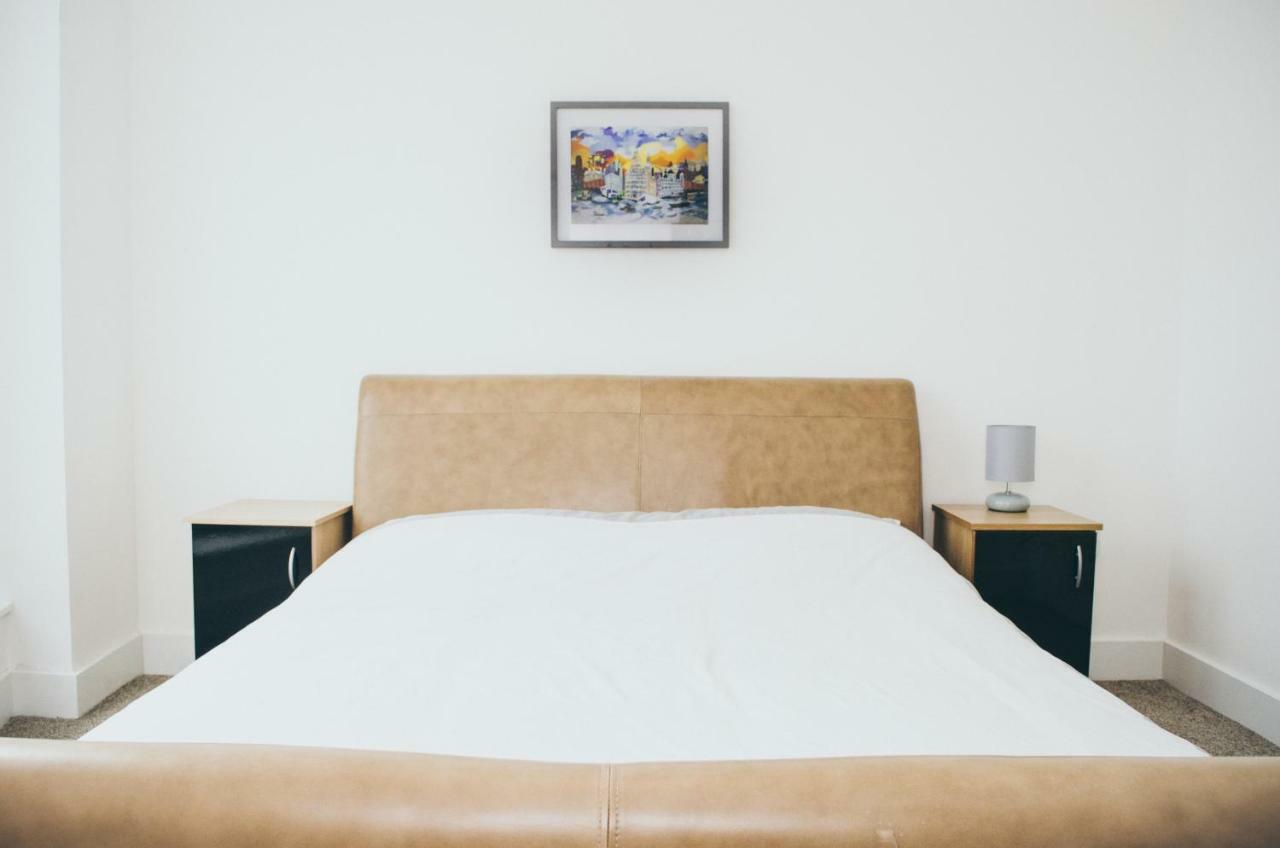 Serviced Apartment In Liverpool City Centre - Free Parking - Balcony - By Happy Days Εξωτερικό φωτογραφία