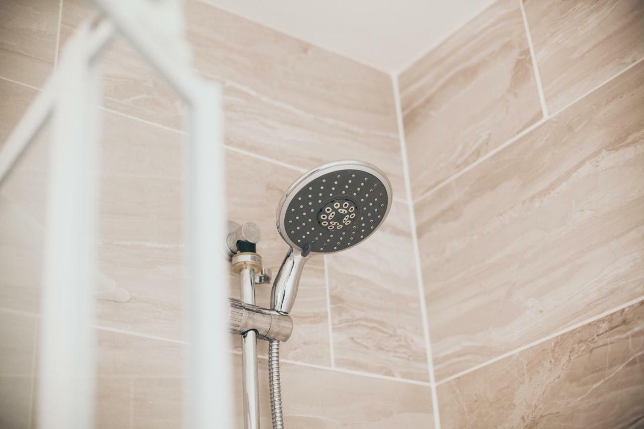 Serviced Apartment In Liverpool City Centre - Free Parking - Balcony - By Happy Days Εξωτερικό φωτογραφία