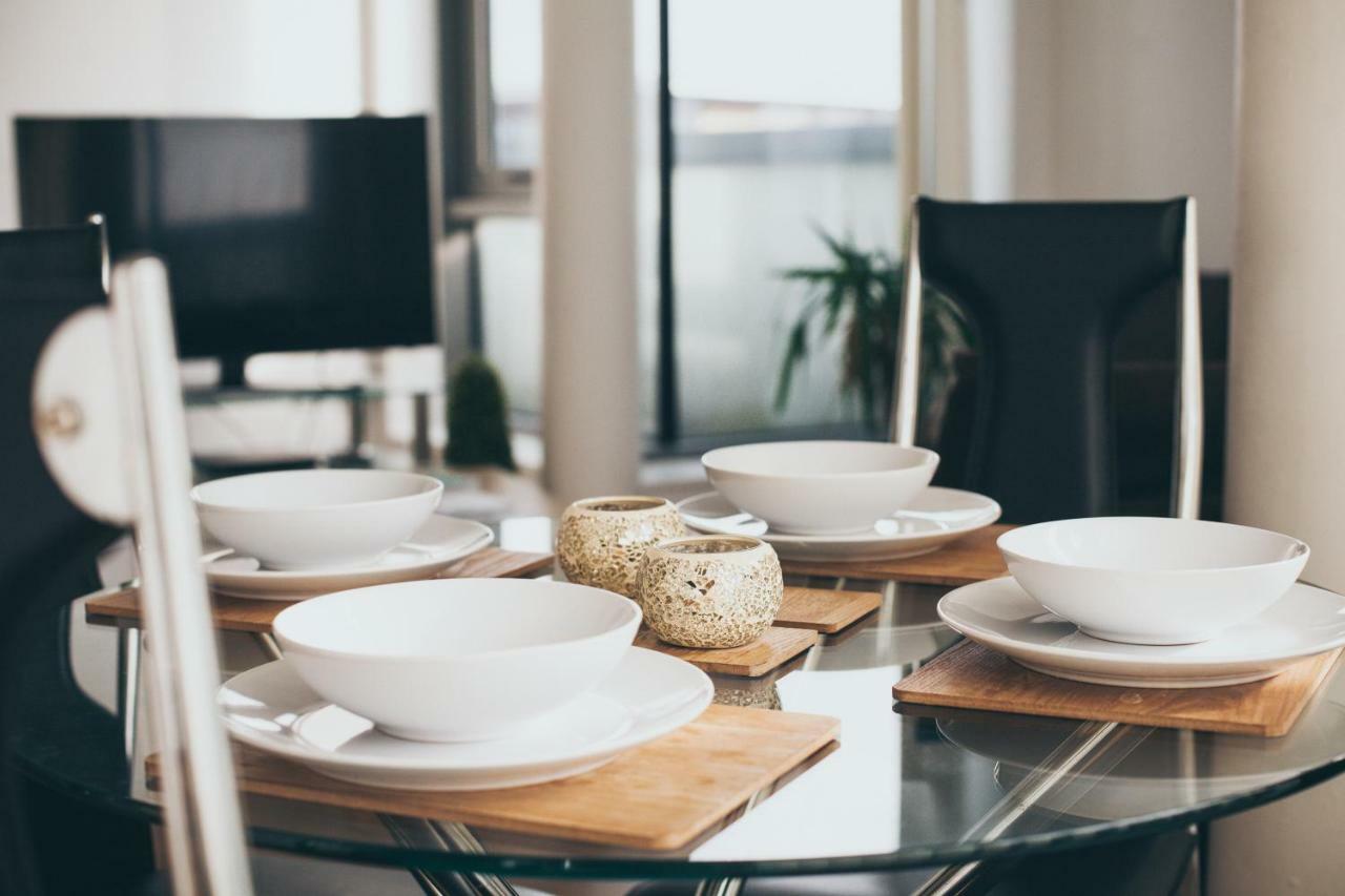 Serviced Apartment In Liverpool City Centre - Free Parking - Balcony - By Happy Days Εξωτερικό φωτογραφία